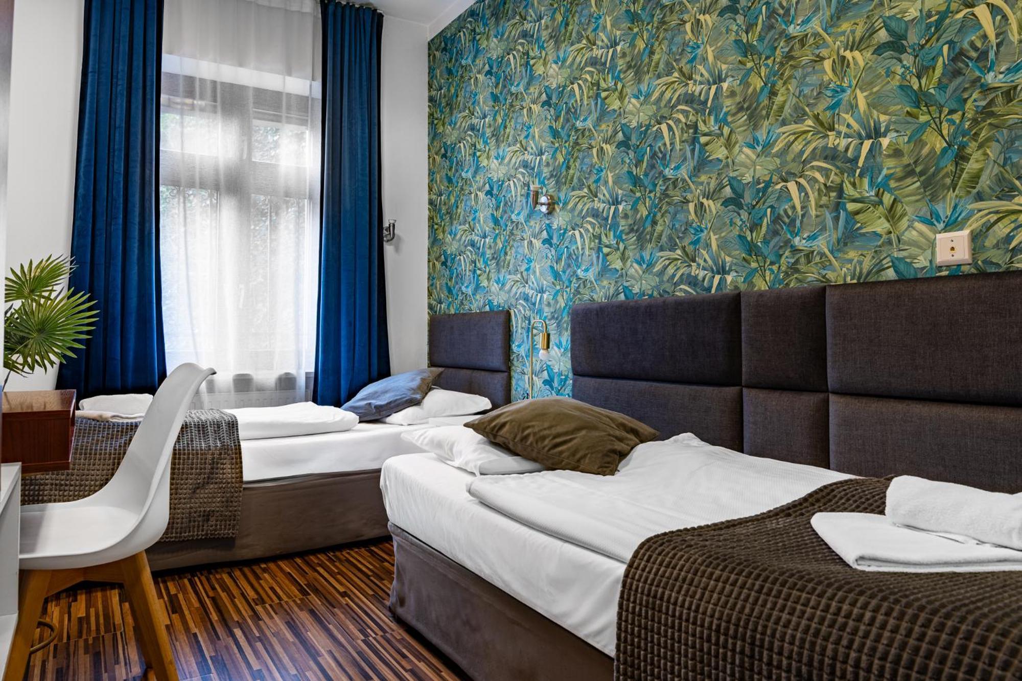 Great Polonia Dwarf Wroclaw Bed & Breakfast Ngoại thất bức ảnh
