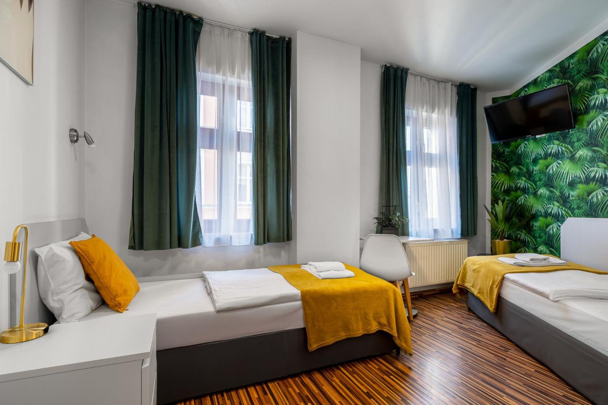 Great Polonia Dwarf Wroclaw Bed & Breakfast Ngoại thất bức ảnh