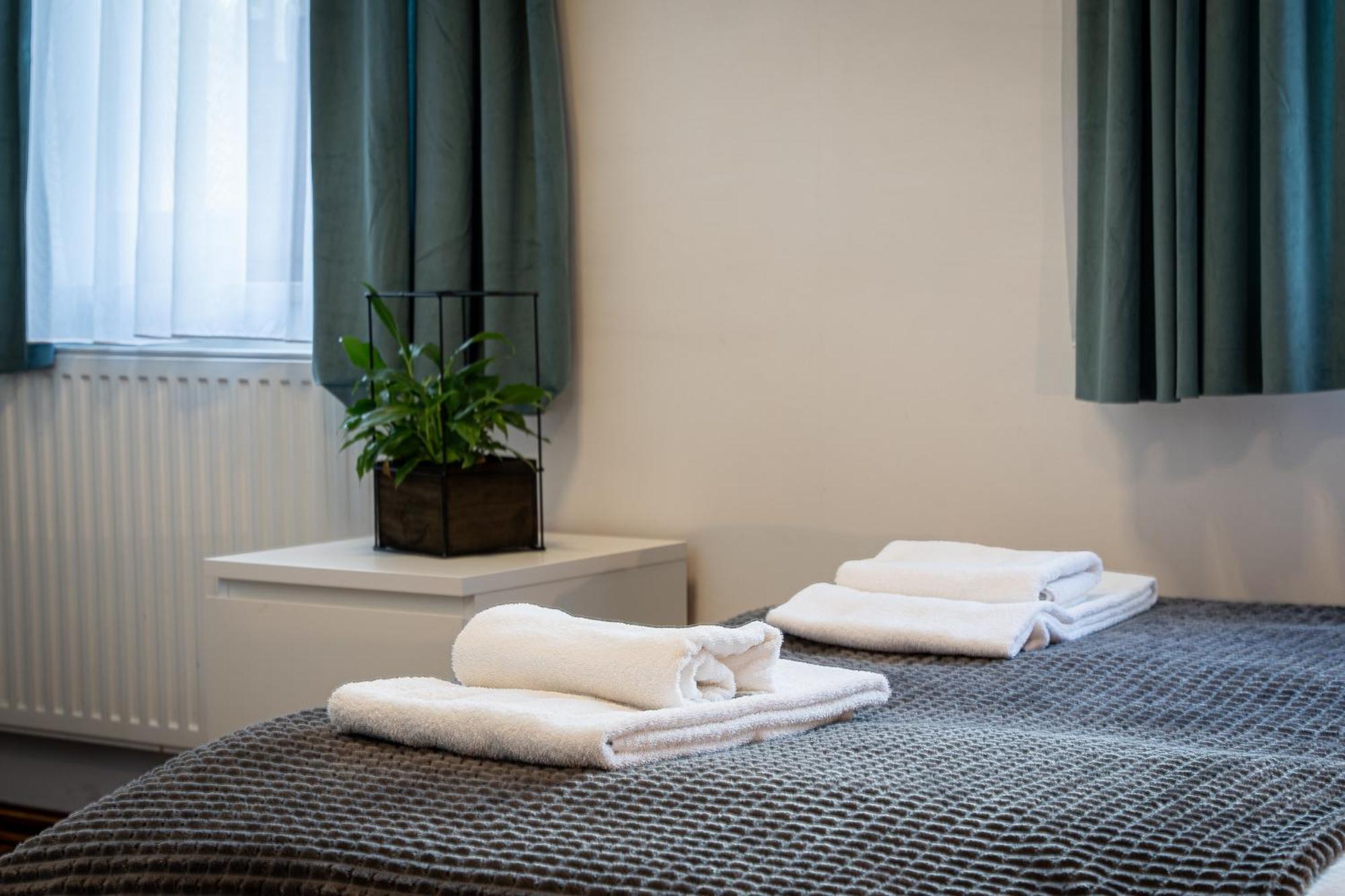 Great Polonia Dwarf Wroclaw Bed & Breakfast Ngoại thất bức ảnh
