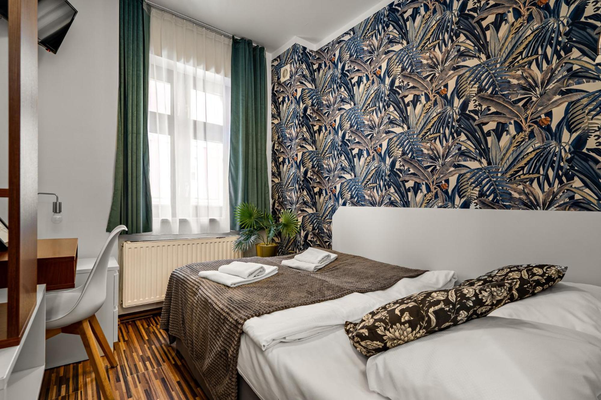 Great Polonia Dwarf Wroclaw Bed & Breakfast Ngoại thất bức ảnh