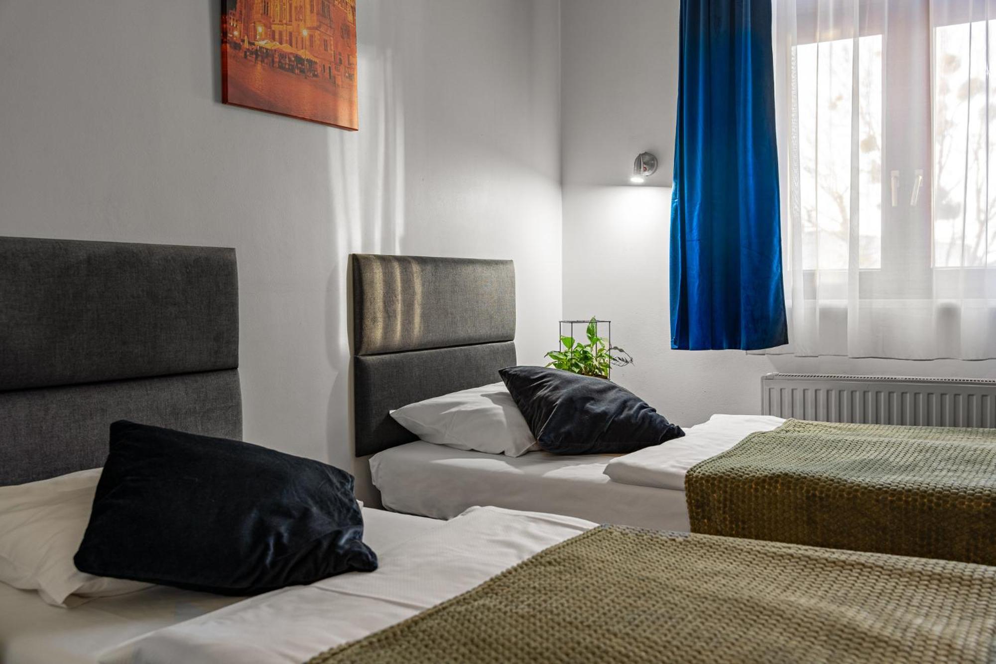 Great Polonia Dwarf Wroclaw Bed & Breakfast Ngoại thất bức ảnh