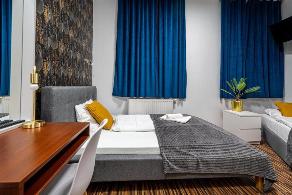 Great Polonia Dwarf Wroclaw Bed & Breakfast Ngoại thất bức ảnh