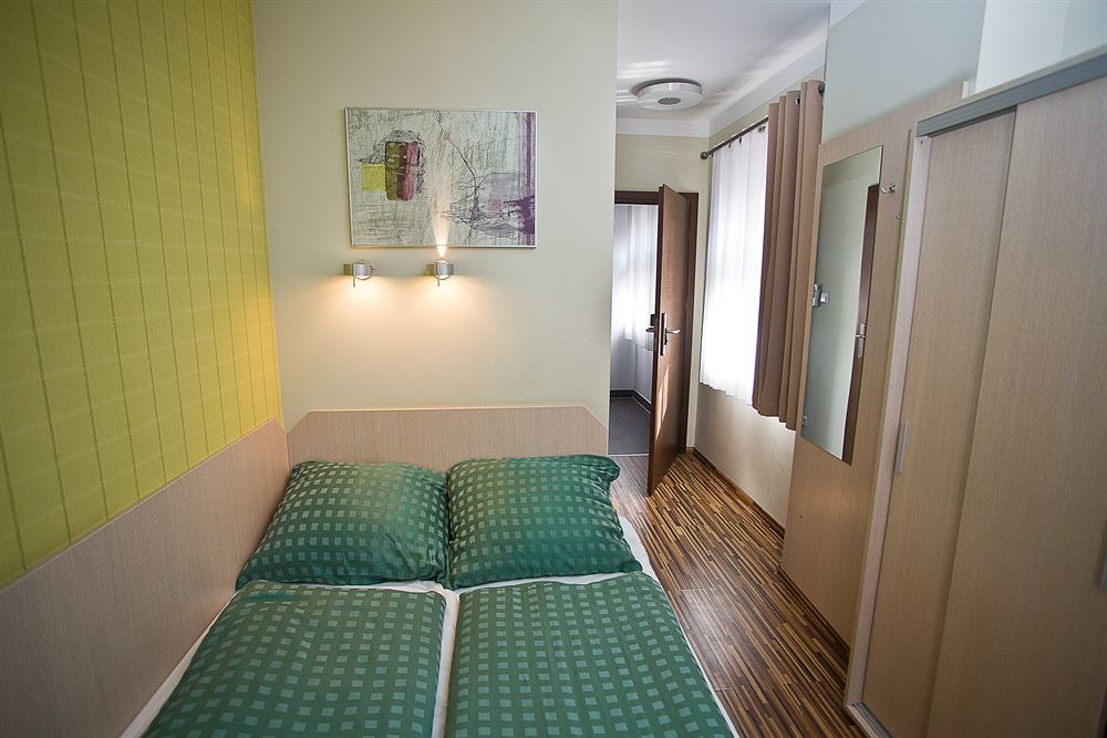 Great Polonia Dwarf Wroclaw Bed & Breakfast Ngoại thất bức ảnh