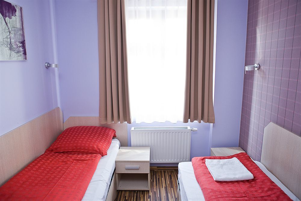 Great Polonia Dwarf Wroclaw Bed & Breakfast Ngoại thất bức ảnh