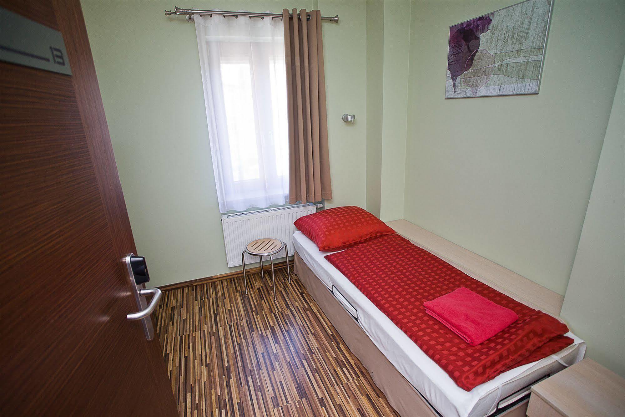 Great Polonia Dwarf Wroclaw Bed & Breakfast Ngoại thất bức ảnh